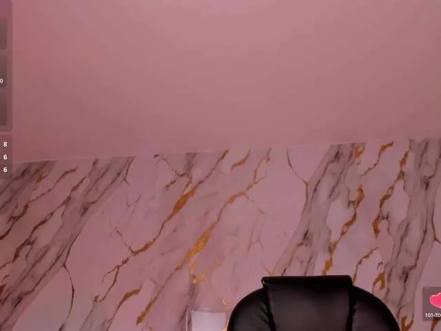 Live sex webcam photo for MaddisonLowe #290748925