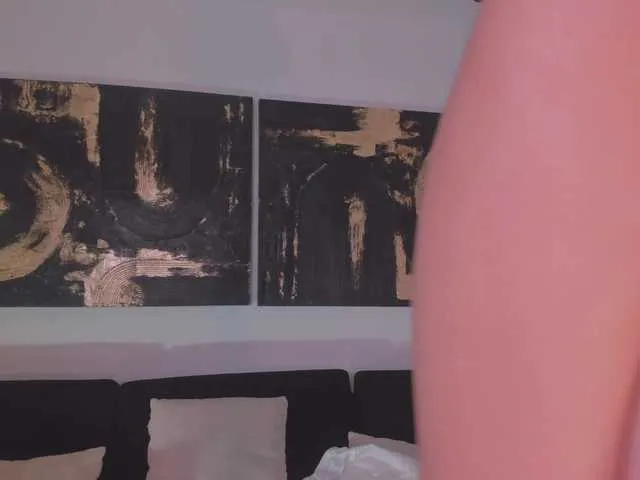 Live sex webcam photo for MaddisonLowe #291717795
