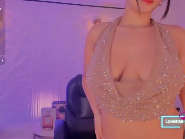 Live sex webcam photo for MaddisonLowe #292752471