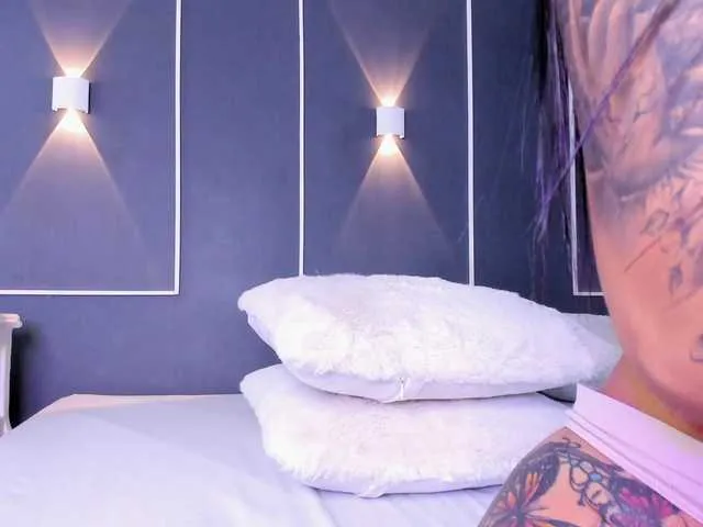 Live sex webcam photo for MaddisonWelch #290924467