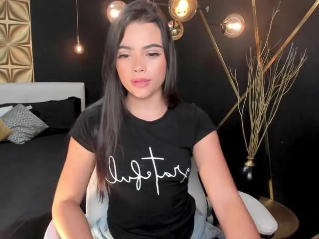 Live sex webcam photo for MaddyHunter #271965983