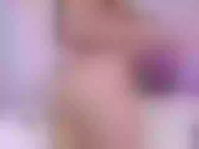 Live sex webcam photo for MaddyLennon #272361180
