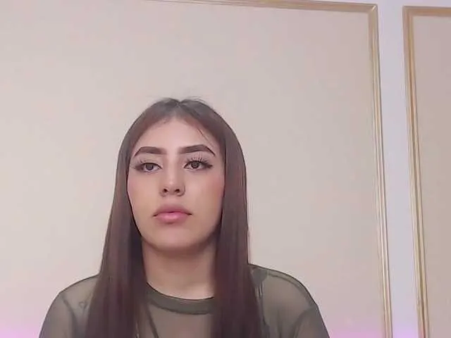 Live sex webcam photo for MaddyLennon #272413129