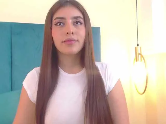 Live sex webcam photo for MaddyLennon #272545770