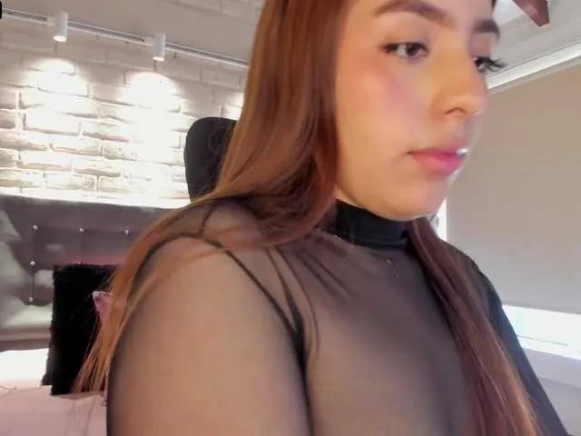 Live sex webcam photo for MaddyLennon #275491639