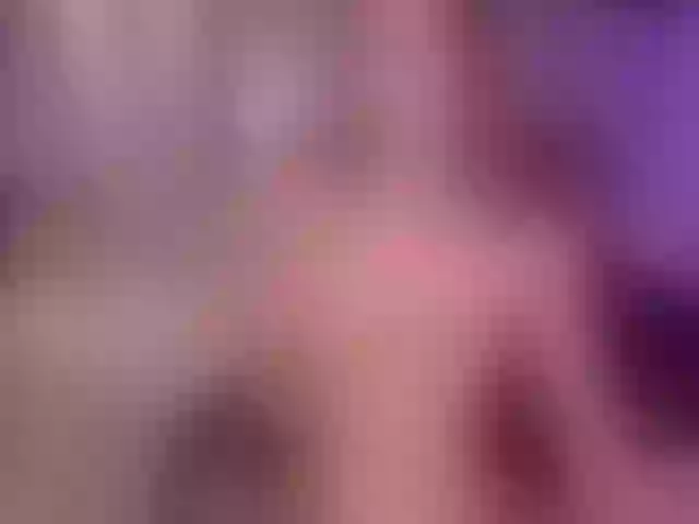Live sex webcam photo for MaddyOwens #292176252