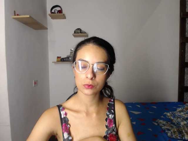 Live sex webcam photo for Maddyebela24 #271825439