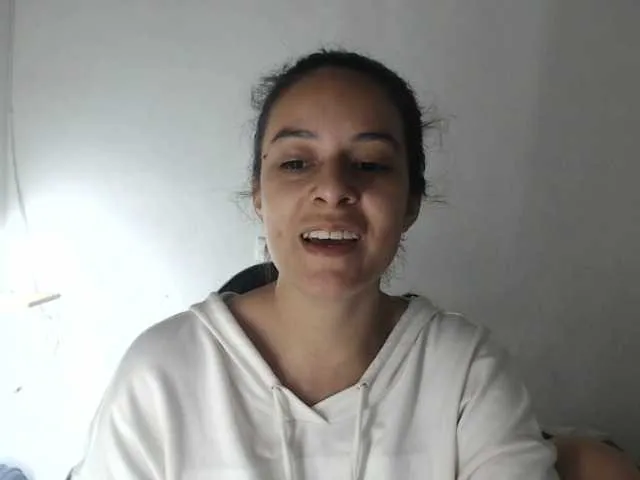 Live sex webcam photo for Maddyebela24 #273965598