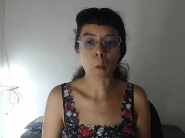 Live sex webcam photo for Maddyebela24 #274317570