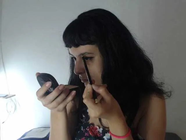 Live sex webcam photo for Maddyebela24 #274415505