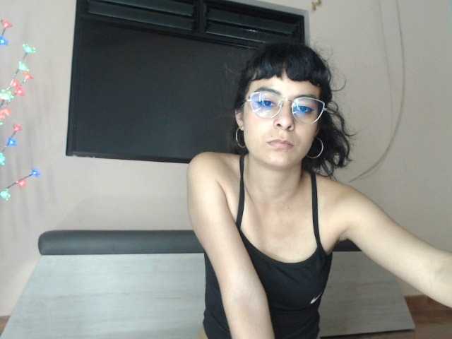 Live sex webcam photo for Maddyebela24 #274598758