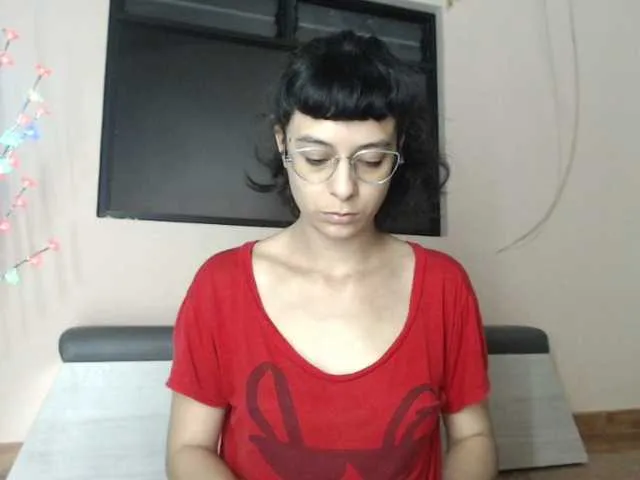 Live sex webcam photo for Maddyebela24 #274620391