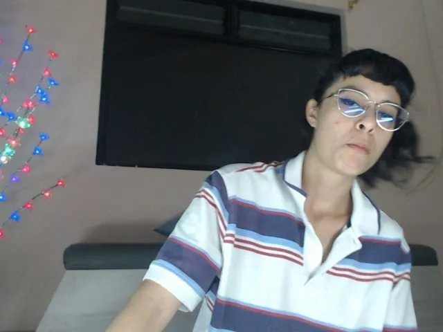 Live sex webcam photo for Maddyebela24 #274817837