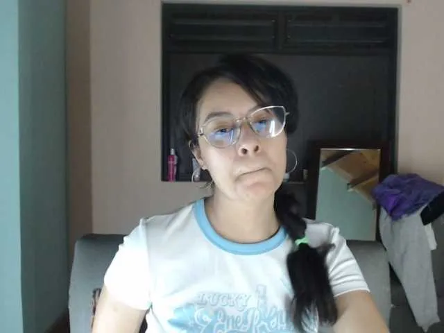 Live sex webcam photo for Maddyebela24 #275426233