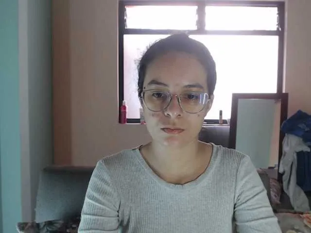 Live sex webcam photo for Maddyebela24 #275591318