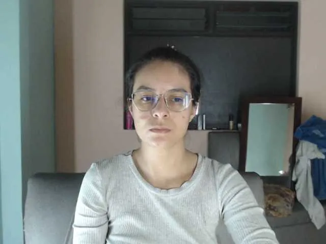 Live sex webcam photo for Maddyebela24 #275595216