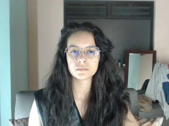 Live sex webcam photo for Maddyebela24 #275601293