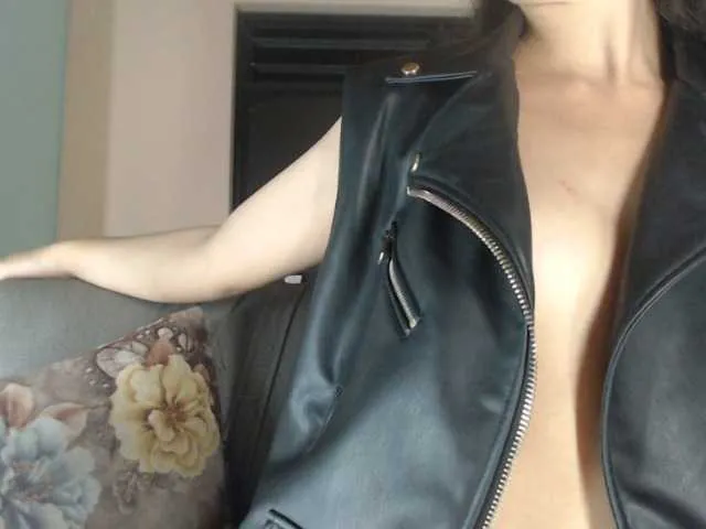 Live sex webcam photo for Maddyebela24 #275603194