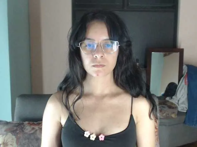 Live sex webcam photo for Maddyebela24 #275630046