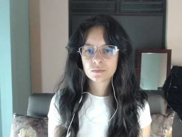 Live sex webcam photo for Maddyebela24 #275673609