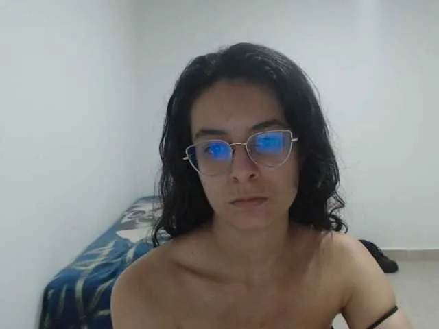 Live sex webcam photo for Maddyebela24 #276630438