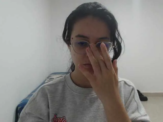 Live sex webcam photo for Maddyebela24 #276632465