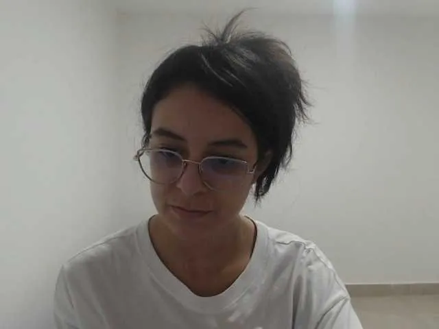 Live sex webcam photo for Maddyebela24 #276764709