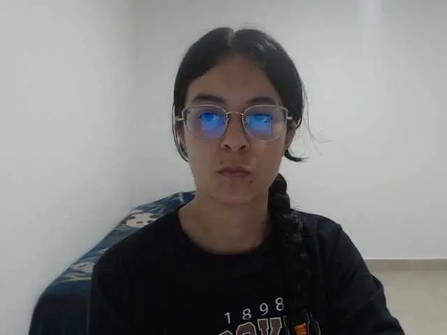 Live sex webcam photo for Maddyebela24 #276929899