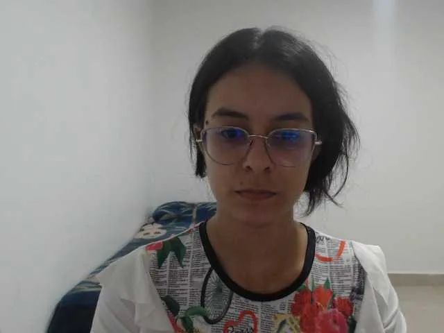 Live sex webcam photo for Maddyebela24 #276939036