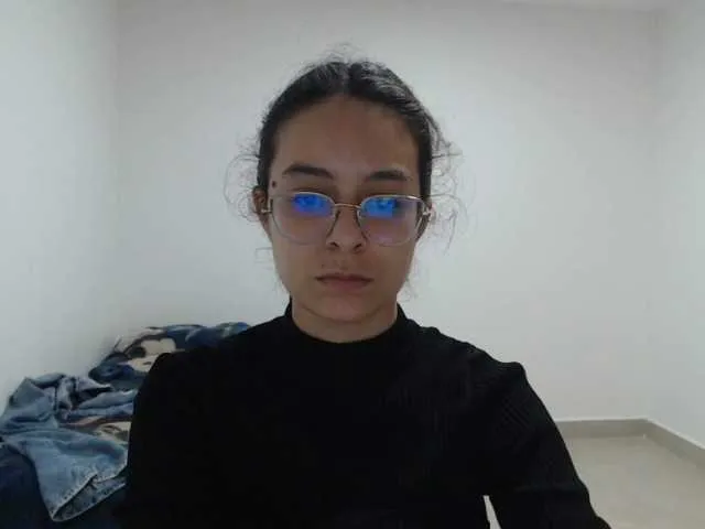 Live sex webcam photo for Maddyebela24 #277021129