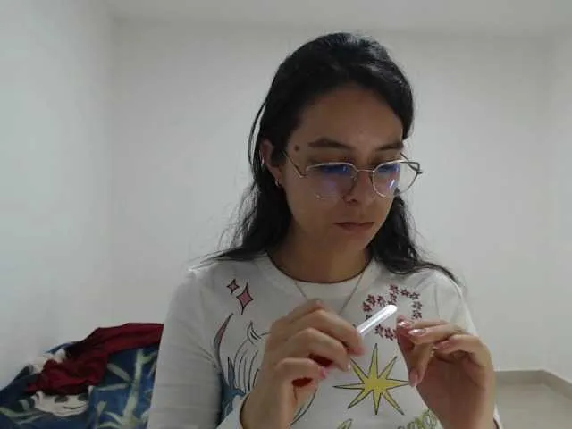 Live sex webcam photo for Maddyebela24 #277163586