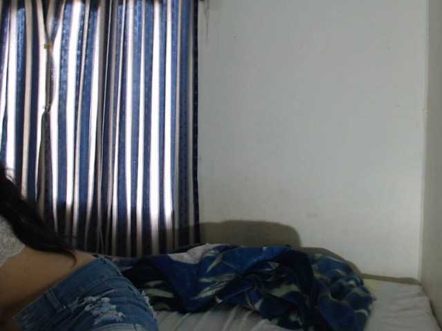 Live sex webcam photo for Maddyebela24 #277381838