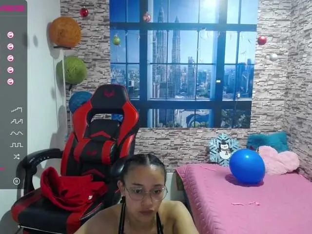 Live sex webcam photo for Madeline28 #271844708