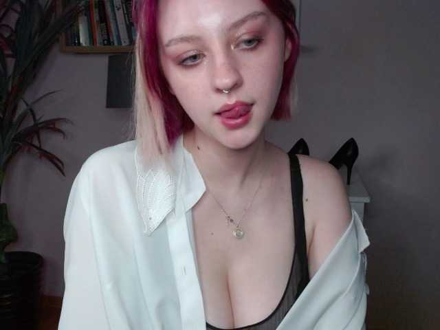 Live sex webcam photo for MadelineLOVE99 #278121941