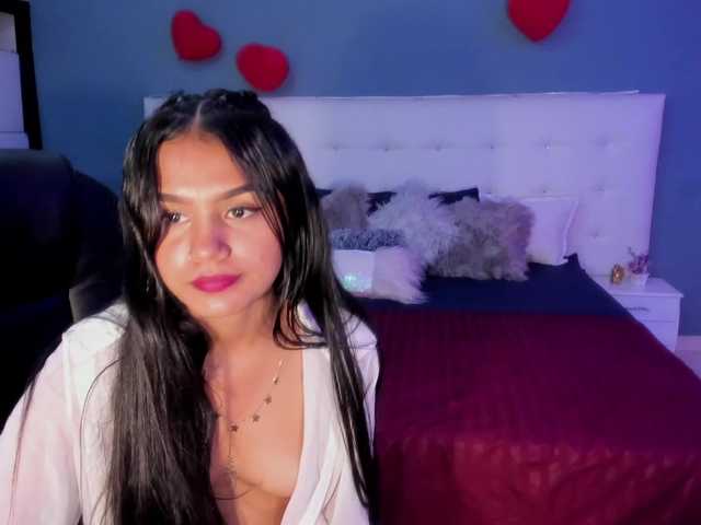 Live sex webcam photo for Madi-Saenz #272546833