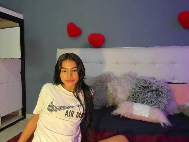 Live sex webcam photo for Madi-Saenz #272591198