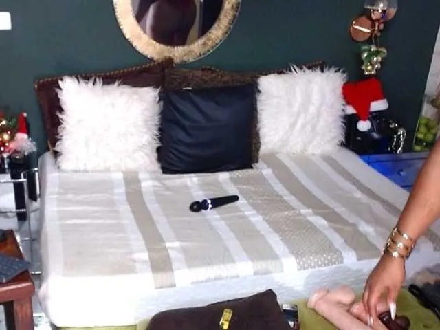 Live sex webcam photo for MadikeyHappy #271834787