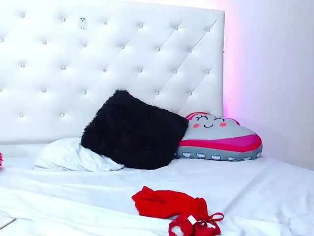 Live sex webcam photo for Madison-horny #276761223
