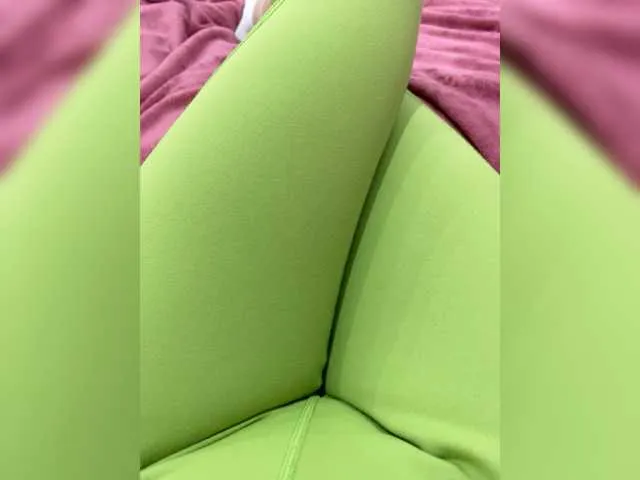 Live sex webcam photo for Madison01 #276539758