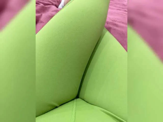 Live sex webcam photo for Madison01 #276541686