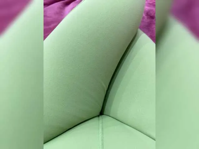 Live sex webcam photo for Madison01 #276777232