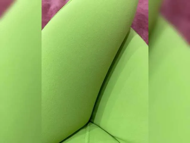 Live sex webcam photo for Madison01 #276797324