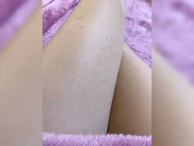 Live sex webcam photo for Madison01 #276886382