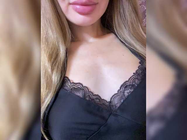 Live sex webcam photo for Madison01 #290126883