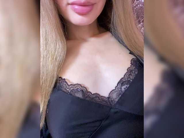 Live sex webcam photo for Madison01 #290135495