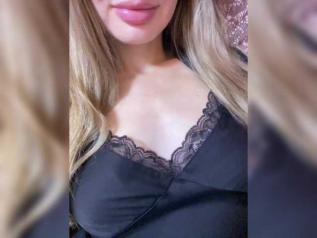 Live sex webcam photo for Madison01 #290152061