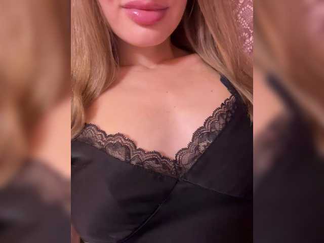 Live sex webcam photo for Madison01 #290153405