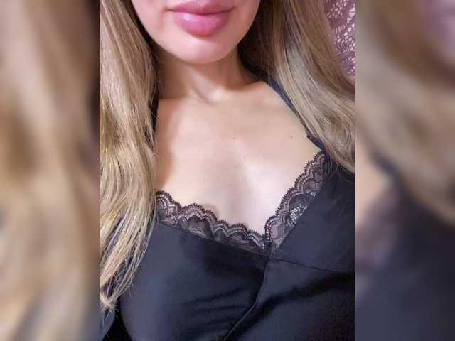 Live sex webcam photo for Madison01 #290155978