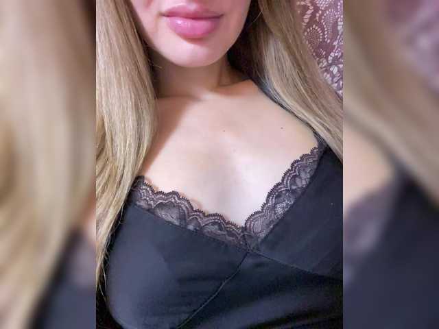 Live sex webcam photo for Madison01 #290177430