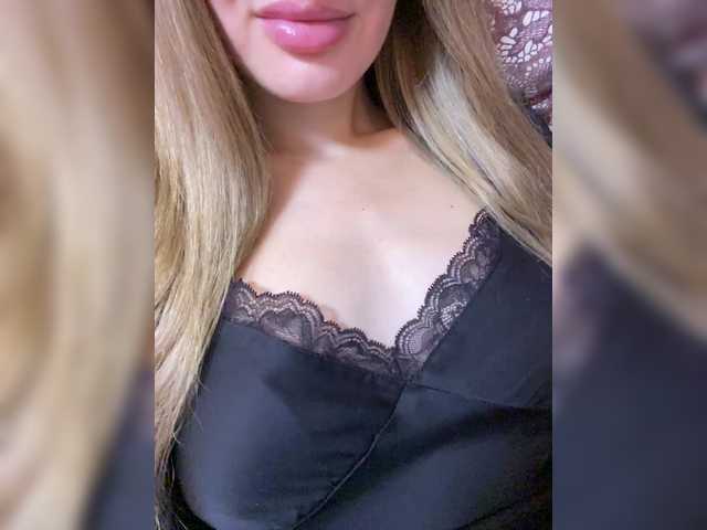 Live sex webcam photo for Madison01 #290181349